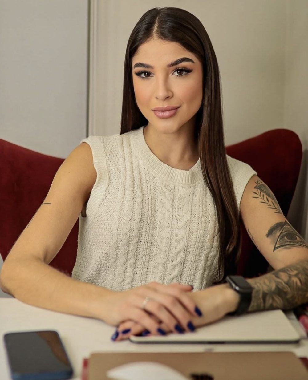 Dra. Lorena Almeida, cirurgiã-dentista